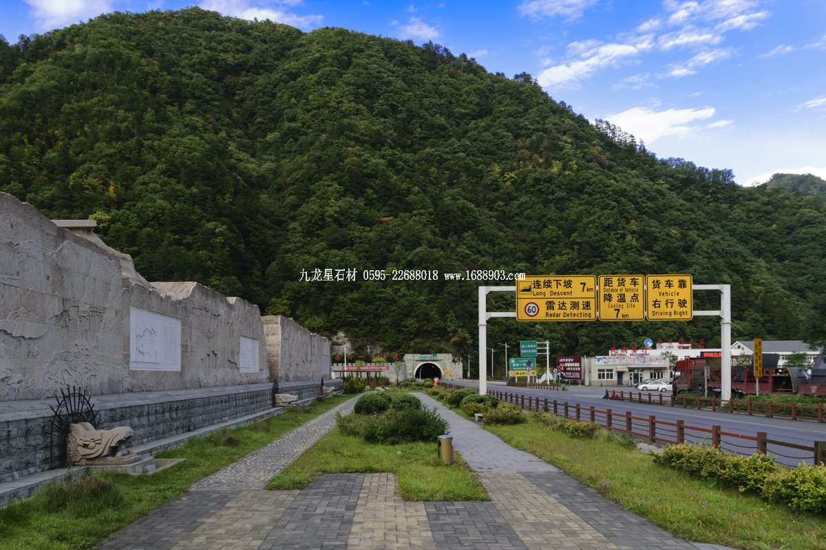 秦嶺服務(wù)區(qū)景觀及群雕掠影【2】圖片1